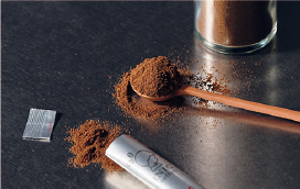 パウダーコーヒーを淹れるイメージ写真