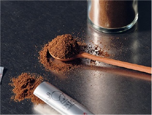 パウダーコーヒーを淹れるイメージ写真