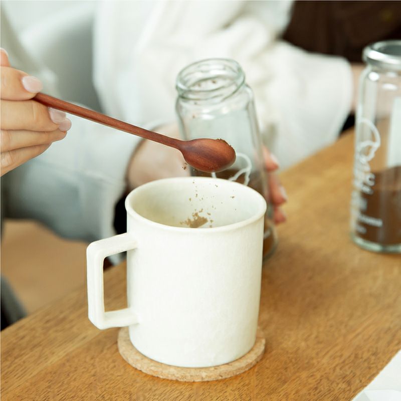 イニックコーヒービーンズアロマ エチオピア瓶からパウダーを入れるイメージ