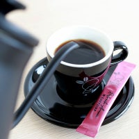 リフレッシュアロマ ダブルカフェイン　コーヒーとスティックのイメージ写真