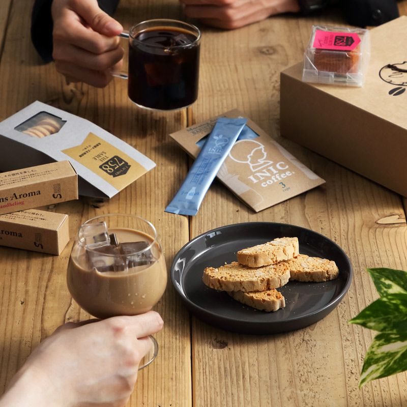 お二人でコーヒーを楽しむ様子